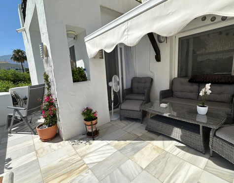 Apartment for sale in Alcazaba Beach, Estepona East