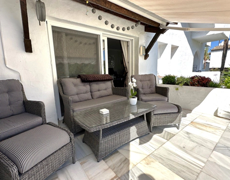 Apartment for sale in Alcazaba Beach, Estepona East