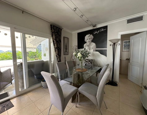 Apartment for sale in Alcazaba Beach, Estepona East