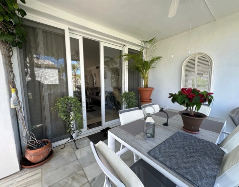 Apartment for sale in Alcazaba Beach, Estepona East