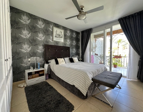 Apartment for sale in Alcazaba Beach, Estepona East