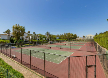 ENCANTADOR APARTAMENTO EN VENTA EN ALCAZABA BEACH
