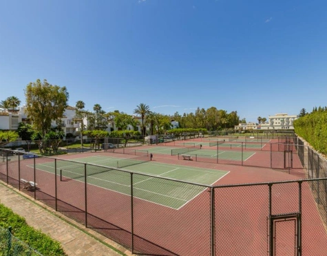 Apartment for sale in Alcazaba Beach, Estepona East
