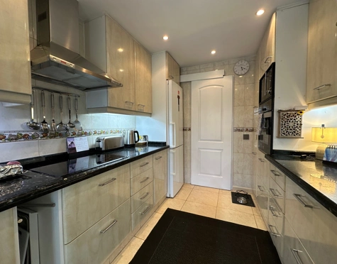 Apartment for sale in Alcazaba Beach, Estepona East