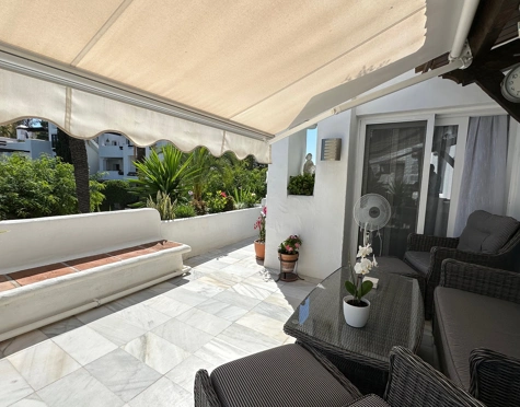 Apartment for sale in Alcazaba Beach, Estepona East