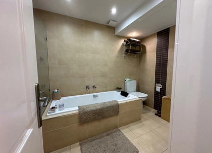 ENCANTADOR APARTAMENTO EN VENTA EN ALCAZABA BEACH