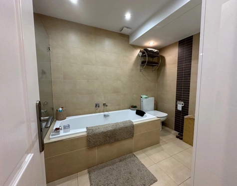 Apartment for sale in Alcazaba Beach, Estepona East
