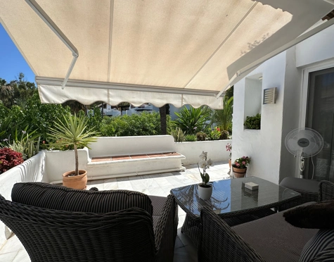 Apartment for sale in Alcazaba Beach, Estepona East