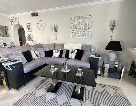 Apartment for sale in Alcazaba Beach, Estepona East