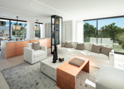 VILLA DE LUJO CON VISTAS A LA MONTAÑA EN VENTA EN NUEVA ANDALUCÍA