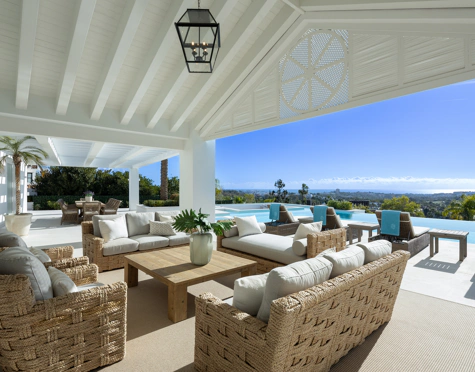 Villa for sale in La Cerquilla, Nueva Andalucia