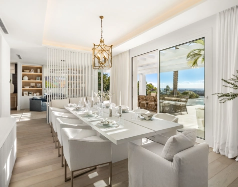 Villa for sale in La Cerquilla, Nueva Andalucia