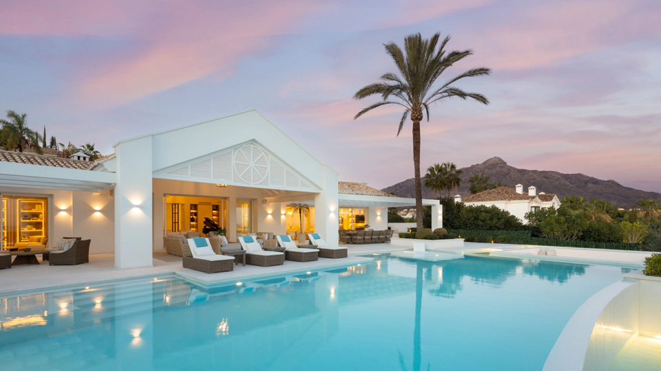 Villa en venta en La Cerquilla, Nueva Andalucia