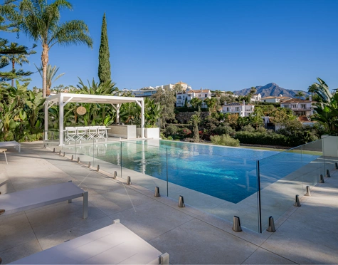 Villa en venta en El Herrojo, Benahavis