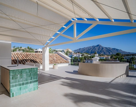 Villa en venta en El Herrojo, Benahavis