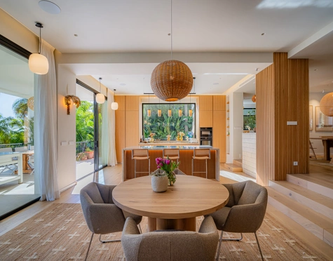 Villa en venta en El Herrojo, Benahavis
