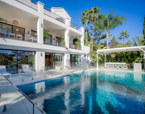 Villa en venta en El Herrojo, Benahavis