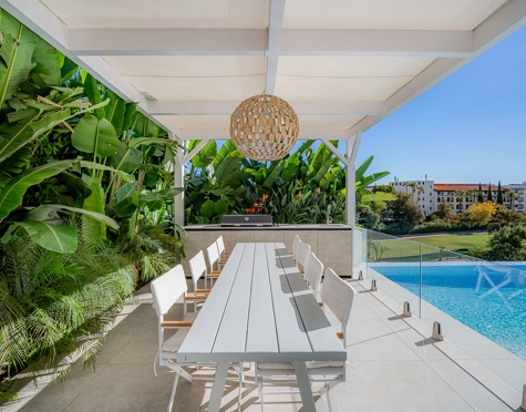 Villa en venta en El Herrojo, Benahavis