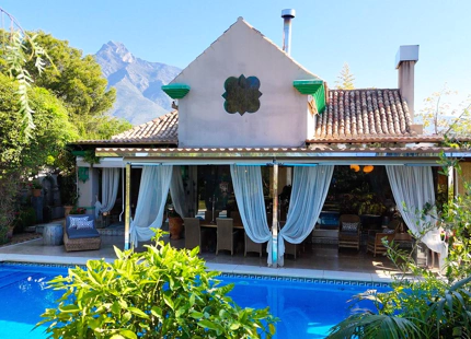 VILLA ENCANTADORA EN VENTA EN LA MILLA DE ORO