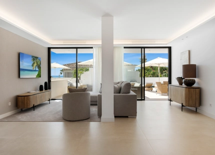 VILLA ANDALUZA JUNTO A LA PLAYA EN VENTA EN MARBELLA ESTE