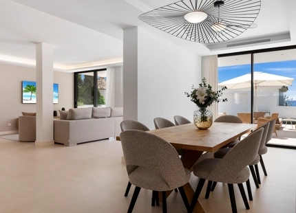 VILLA ANDALUZA JUNTO A LA PLAYA EN VENTA EN MARBELLA ESTE