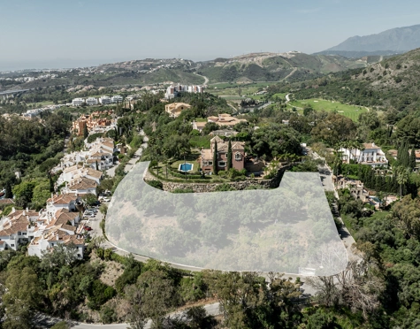 PARCELA DISTINTIVA CON PROYECTO DE VILLA BALINESA EN VENTA EN LOS ALMENDROS, BENAHAVIS