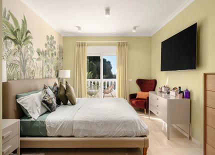 ECANTADORA VILLA MEDITERRANEA A LA VENTA EN NAGÜELES