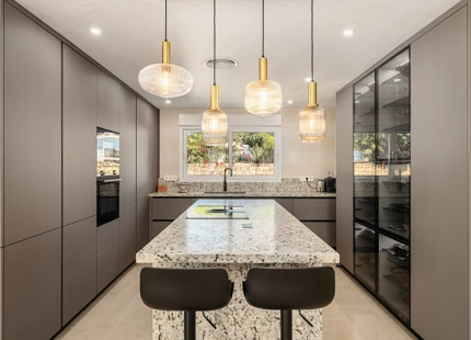 ECANTADORA VILLA MEDITERRANEA A LA VENTA EN NAGÜELES