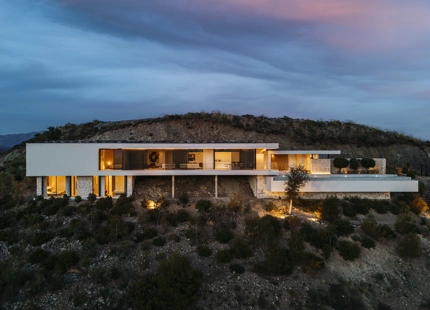EXQUISITA VILLA DE LUJO CON VISTAS PANORAMICAS EN VENTA EN BENAHAVIS