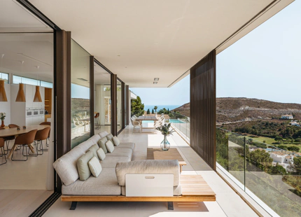 EXQUISITA VILLA DE LUJO CON VISTAS PANORAMICAS EN VENTA EN BENAHAVIS