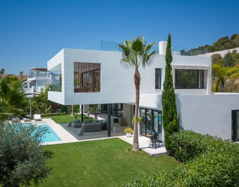 Villa en venta en Los Olivos, Nueva Andalucia