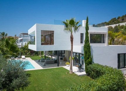 SPLENDID CONTEMPORARY VILLA FOR SALE IN NUEVA ANDALUCIA, MARBELLA