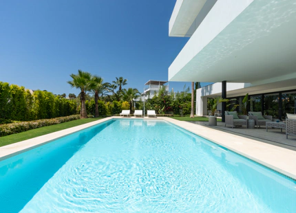 SPLENDID CONTEMPORARY VILLA FOR SALE IN NUEVA ANDALUCIA, MARBELLA
