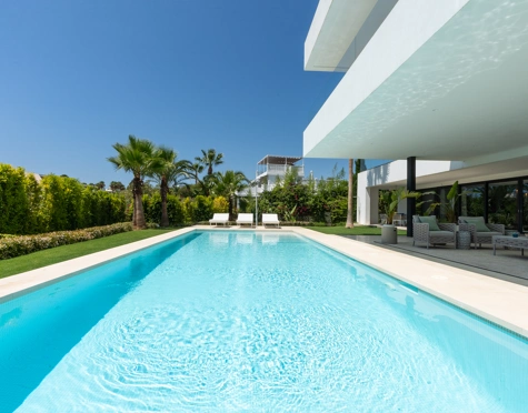 Villa en venta en Los Olivos, Nueva Andalucia