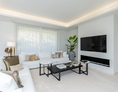 Villa en venta en Los Olivos, Nueva Andalucia