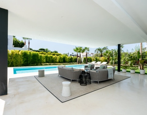 Villa en venta en Los Olivos, Nueva Andalucia
