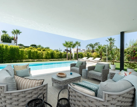 Villa en venta en Los Olivos, Nueva Andalucia
