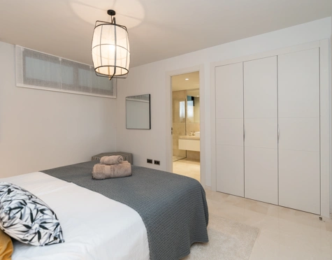 Villa en venta en Los Olivos, Nueva Andalucia