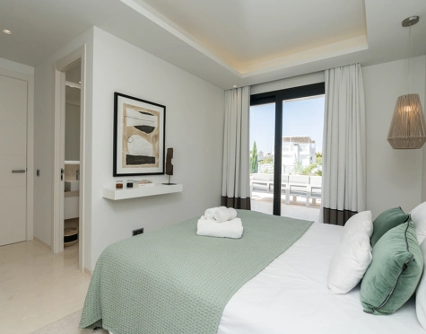 Villa en venta en Los Olivos, Nueva Andalucia