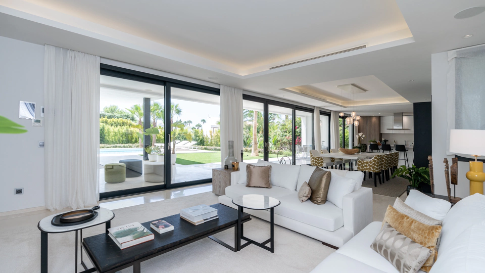 Villa for sale in Los Olivos, Nueva Andalucia