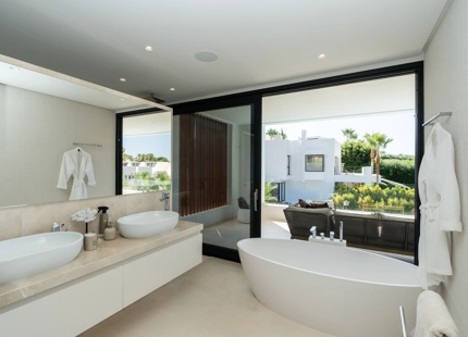 SPLENDID CONTEMPORARY VILLA FOR SALE IN NUEVA ANDALUCIA, MARBELLA