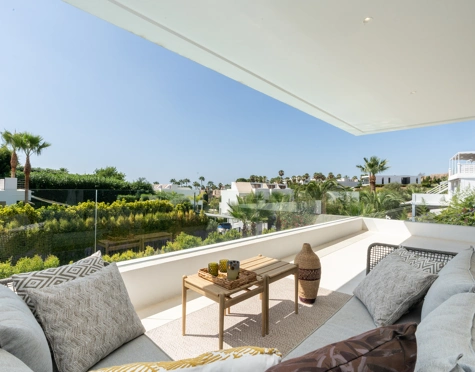 Villa en venta en Los Olivos, Nueva Andalucia
