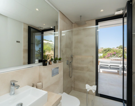 Villa en venta en Los Olivos, Nueva Andalucia
