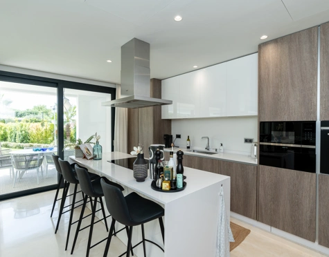Villa en venta en Los Olivos, Nueva Andalucia
