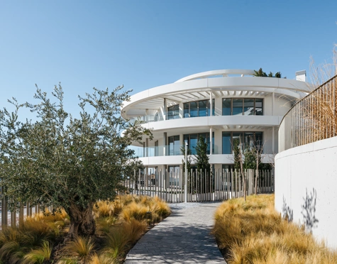 NUEVO APARTAMENTO MODERNO EN PLANTA BAJA CON VISTAS PANORAMICAS EN VENTA EN BENAHAVIS
