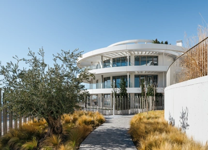 NUEVO APARTAMENTO MODERNO EN PLANTA BAJA CON VISTAS PANORAMICAS EN VENTA EN BENAHAVIS
