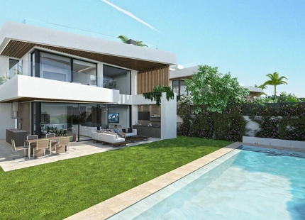 LUJOSA VILLA EN CONSTRUCCIÓN EN VENTA EN PUERTO BANÚS, MARBELLA