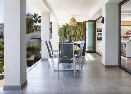 VILLA FAMILIAR CERCA DE PUERTO BANÚS EN VENTA EN NUEVA ANDALUCÍA