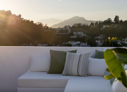 ÁTICO DÚPLEX ELEVADO EN VENTA EN LAS COLINAS DE LA QUINTA, BENAHAVIS