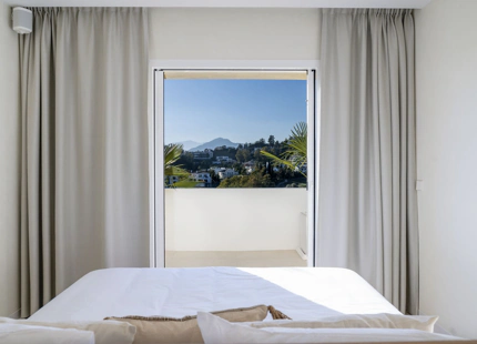 ÁTICO DÚPLEX ELEVADO EN VENTA EN LAS COLINAS DE LA QUINTA, BENAHAVIS